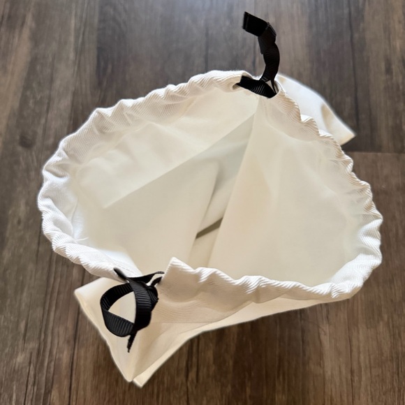 Aritzia White Drawstring Small Fabric Dust Bag Pouch Reusable Organizer Storage - Picture 4 of 6